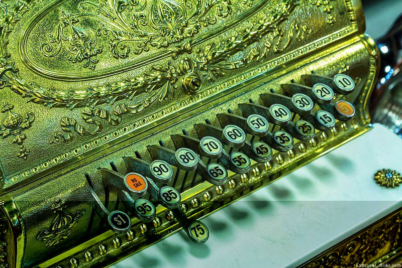 Простая идея домашнего бизнеса – зарабатывать деньги в интернете.